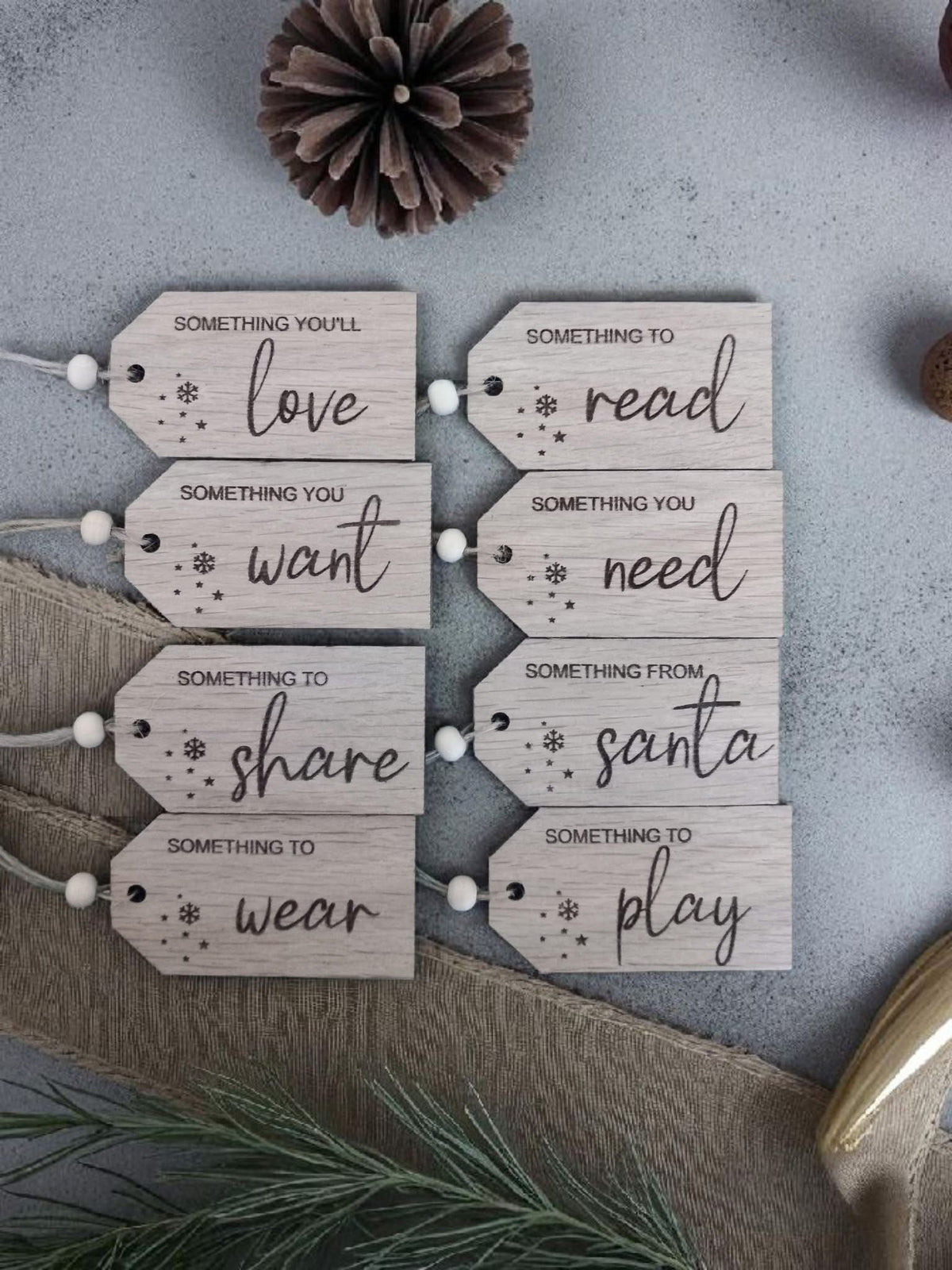 Adorable oak-veneered MDF gift labels