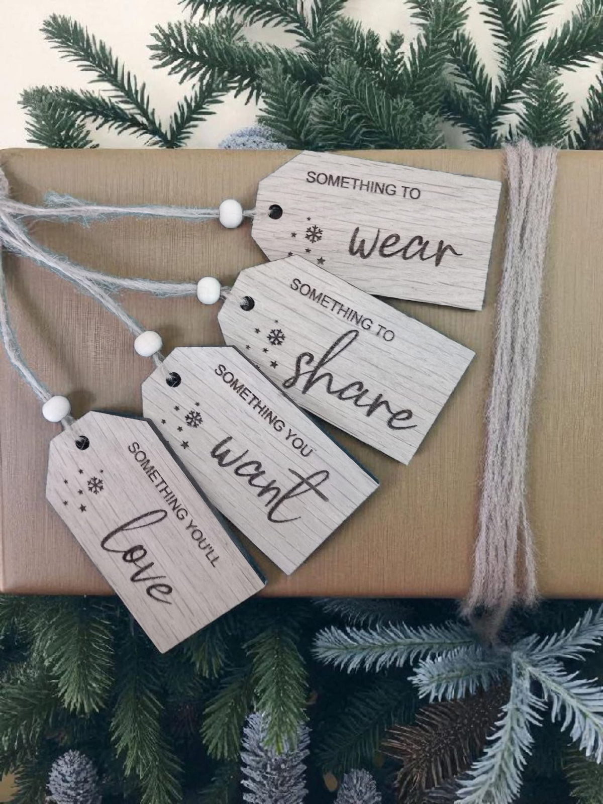 Adorable oak-veneered MDF gift labels